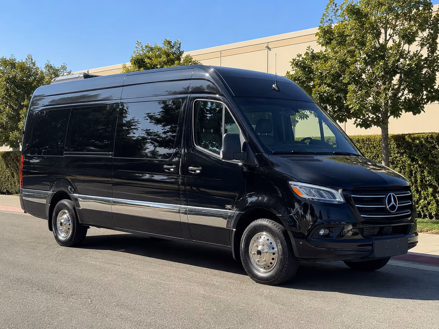 New Brunswick Airport Shuttle & Transportation party bus exterior