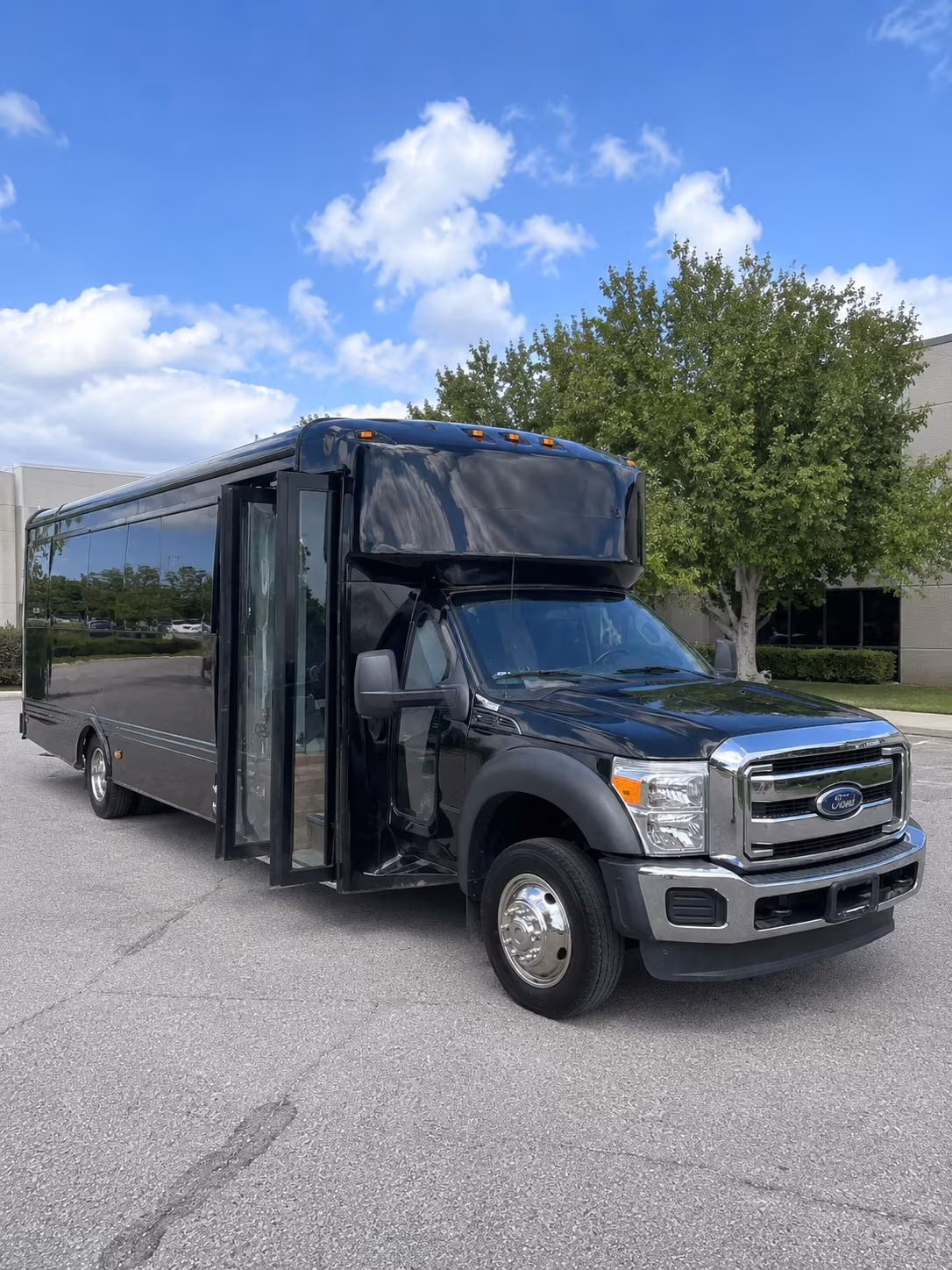 New Brunswick Winery Tour & Pub Crawl Transportation party bus exterior