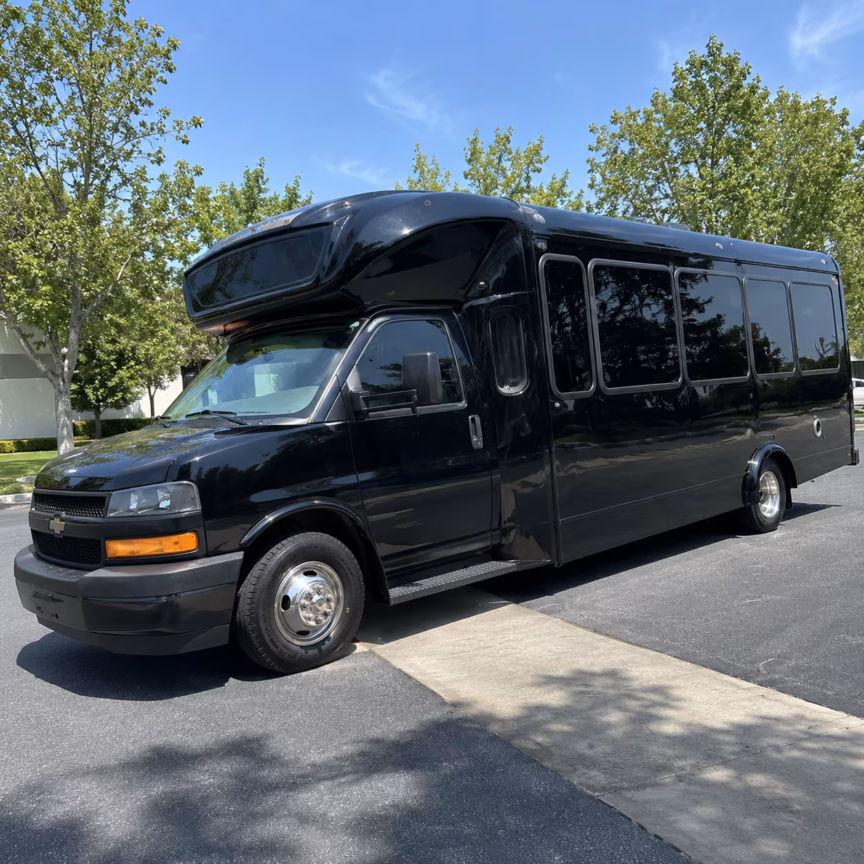 Woodbridge Winery Tour & Pub Crawl Transportation